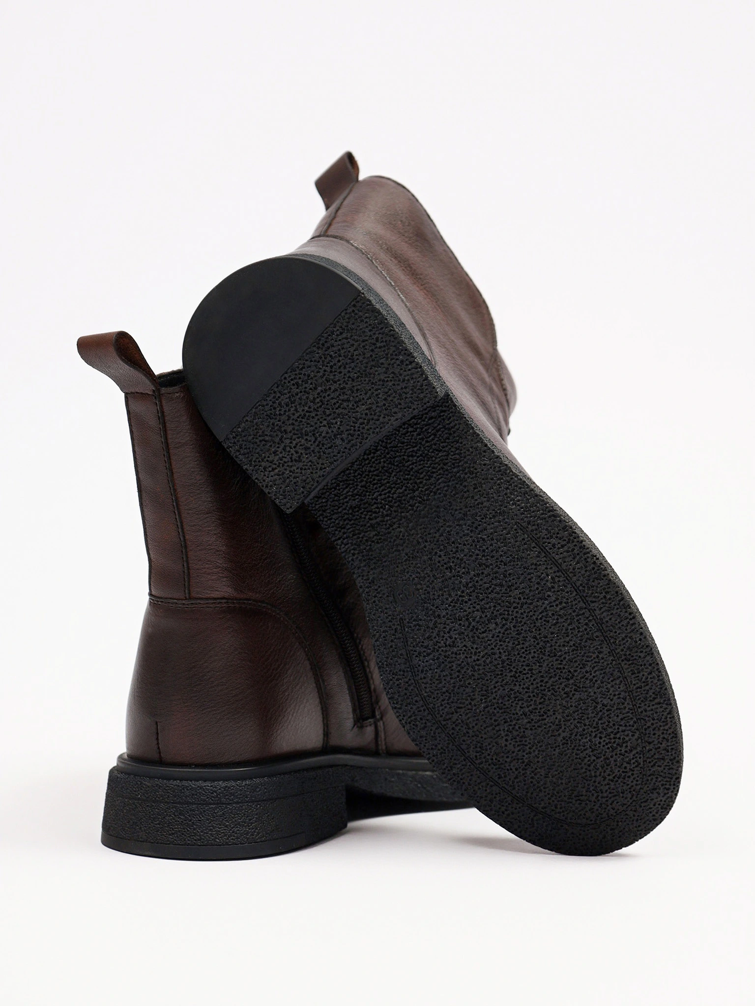 Ботинки коричневого цвета с декоративной молнией спереди